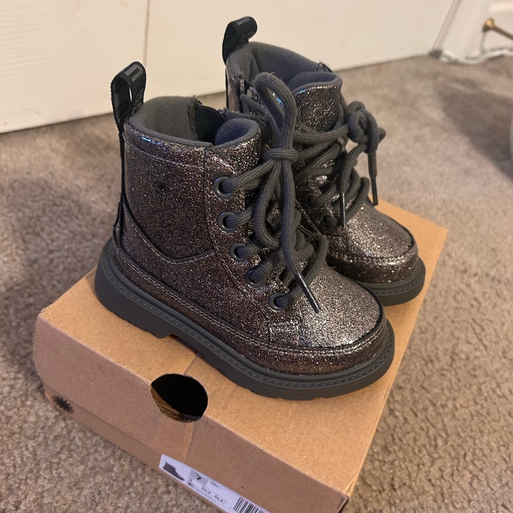 🤍🖤🩶Glitter UGG Combat Boot🩶🖤🤍 - Picture 3 of 12